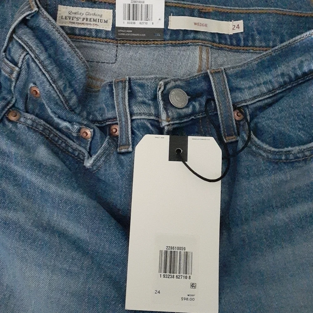 Levis Premium Wedgie High Rise Distressed Jeans Size 24